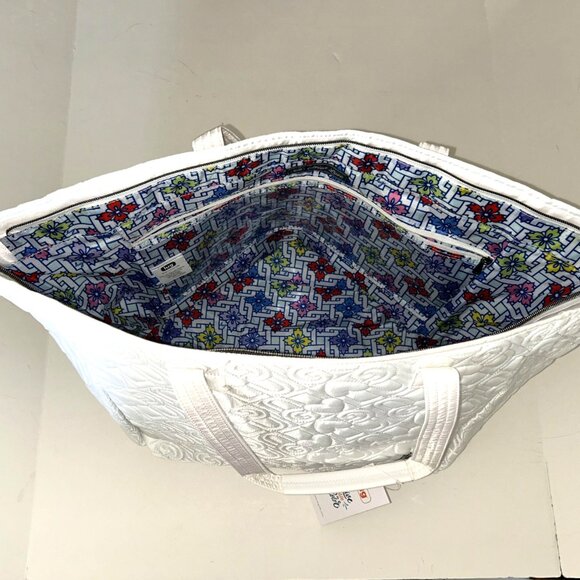 Lug Avion Love Carry-All Tote Bag White - Picture 11 of 12